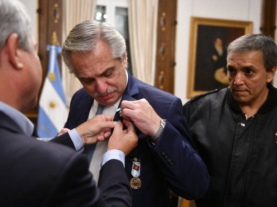 Alberto Fernández recibió la condecoración de un excombatiente&nbsp;