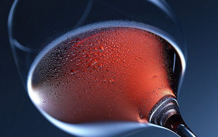 ¿Una copa de vino diaria es buena para el corazón? Médicos no llegan a acuerdo
