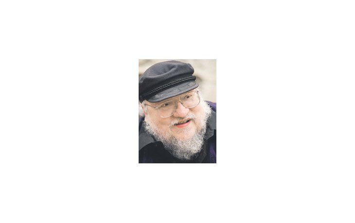 El escritor George R.R. Martin baraja la posibilidad de que la serie televisiva basada en su exitosa saga literaria salte al cine, para cerrar definitivamente la historia fantástica sobre un mundo de reinos medievales y mal avenidos.