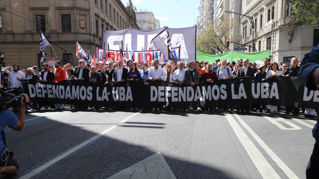 Estudiantes analizan convocar a una nueva marcha universitaria ante el recorte presupuestario.