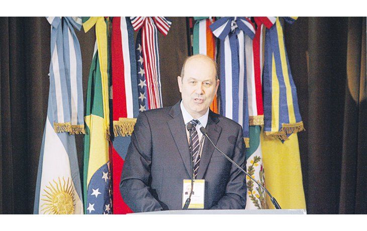 Ascenso. El jefe del BCRA destacó la necesidad de desarrollar un sistema financiero fuerte, que permita una movilidad social ascendente a partir de las inversiones que realicen quienes hoy tienen menos dinero. Foto: Ignacio Petunchi.