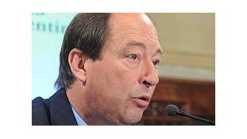 Sanz consideró que la respuesta a los cacerolazos es corregir errores.