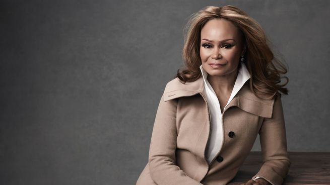 Janice Bryant inició su negocio con solo 1.500 dólares y hoy lidera una firma con presencia en 33 países y millones en ingresos anuales.