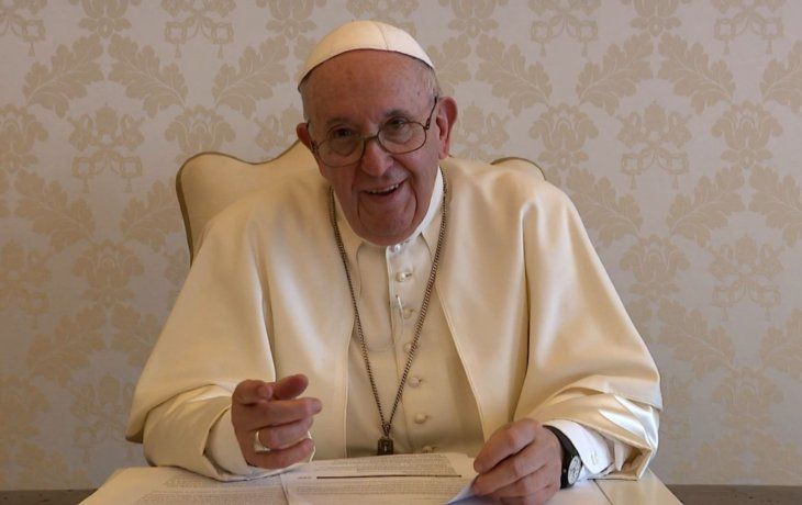 aseguran que la operacion del papa francisco es sencilla pero la edad incrementa la complejidad