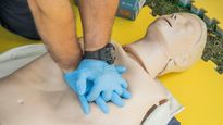 Maniobra de RCP para asistir ante un paro cardiorrespiratorio.&nbsp;