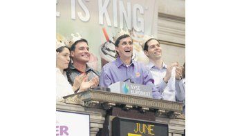 El CEO de Burger King, Bernardo Hees, y otros miembros de la com-pañía tocaron la campana ayer para el inicio de la sesión en Wall Street.