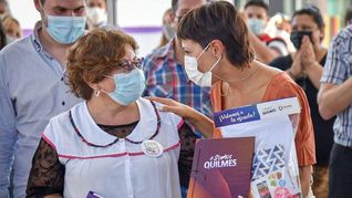Mayra Mendoza entregó kits de útiles escolares a escuelas de Quilmes