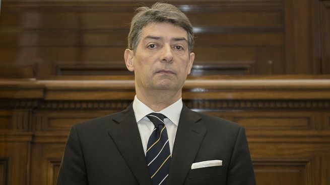 En 2022, Rosatti había denunciado que le aparecieron cinco líneas telefónicas truchas a su nombre.