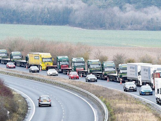 Anticipo. Episodios anteriores de congestionamiento de camiones con mercancías podrían repetirse y agravarse si el Reino Unido concreta una salida desordenada de la Unión Europea a fines de octubre.