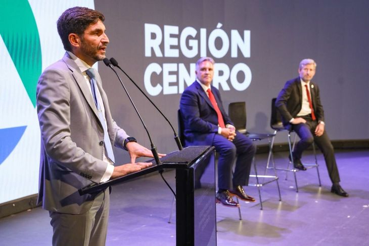 "Cuando el campo la volvi&oacute; a pasar mal, ah&iacute; estuvo la Regi&oacute;n Centro", dijo Maximiliano Pullaro.