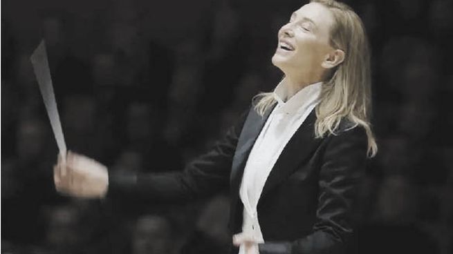 tár. Cate Blanchett como una célebre directora de orquesta lesbiana, envuelta en un escándalo por abusos.