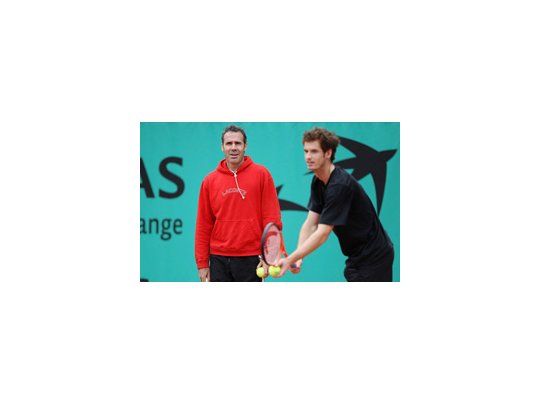 Durante la gira de polvo de ladrillo, Corretja entrena a Andy Murray