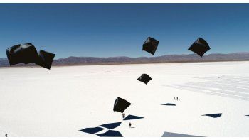 ámbito.com | Arocene Explorer Argentina. Las esculturas de Saraceno en las Salinas Grandes de Jujuy.