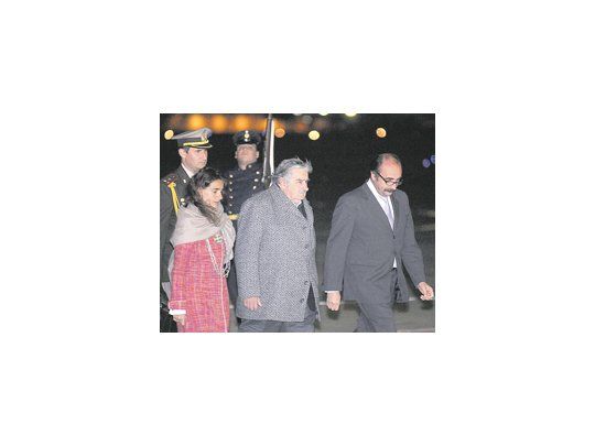 José Mujica fue el primer presidente sudamericano en llegar anoche a esta Ciudad. La región reaccionó con buenos reflejos a la asonada en Ecuador.