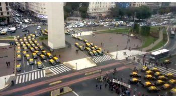 Centenares de taxistas volvieron a protestar en pleno Centro porteño