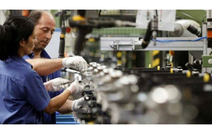 Pequeñas pymes industriales siguen en recesión (son las que dan más empleo)