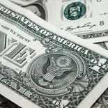 El dólar global se encamina a una tercera pérdida diaria consecutiva frente al euro. El dólar global se encamina a una tercera pérdida diaria consecutiva frente al euro.