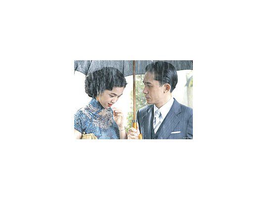 Tony Leung y Wei Tang: el colaboracionista japonés y la dama de Shanghai en «Crimen y lujuria», atractivo nuevo film de Ang Lee.