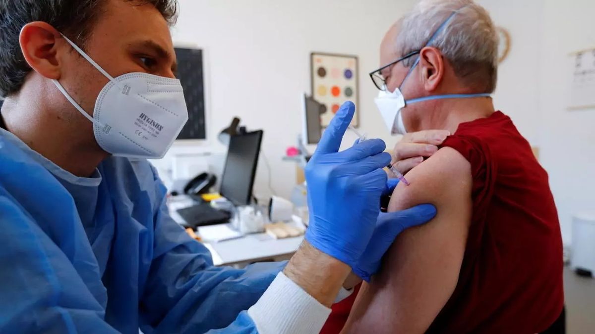 Germany hits record high in incidence rate of new coronavirus cases Germany hits record high in incidence rate of new coronavirus cases