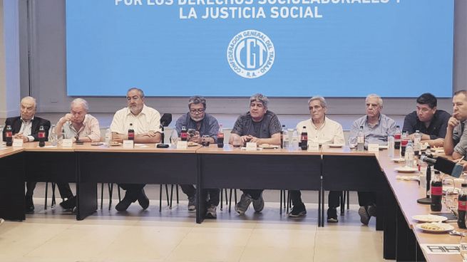 cautela. La plana mayor de la CGT se reunió de urgencia en la Uocra y difundió un comunicado pero evitó hablar de medidas de fuerza.