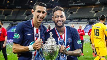 Di María y Neymar, figuras del PSG campeón de la Copa de Francia.