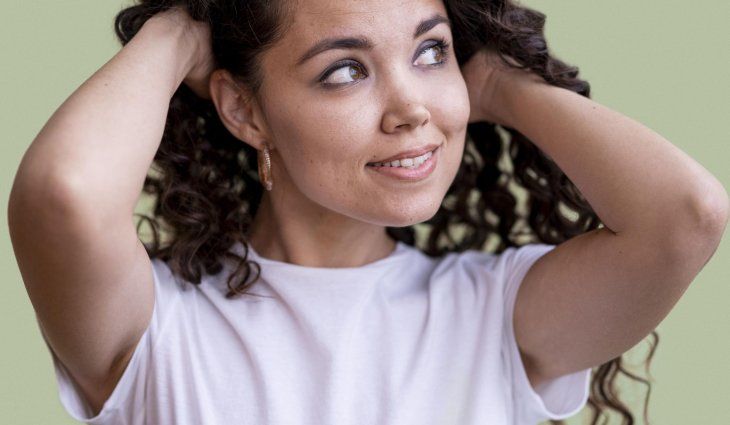 No siempre que te toc&aacute;s el cabello es sin&oacute;nimo de coqueter&iacute;a, seg&uacute;n indica la psicolog&iacute;a.&nbsp; &nbsp;