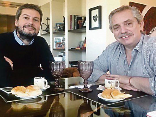 Frente. Alberto Fernández y Matías Lammens, ayer en la foto del anuncio.