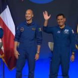NASA presentó a la tripulación de Artemis III, una misión clave para probar los sistemas que se usarán en futuros alunizajes. NASA presentó a la tripulación de Artemis III, una misión clave para probar los sistemas que se usarán en futuros alunizajes.