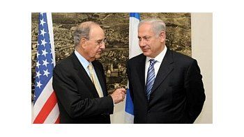 El enviado especial estadounidense para Medio Oriente, George Mitchell