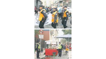 Operativo. Durante la mañana y la tarde de ayer se vivieron numerosas escenas de tensión entre los artesanos y los efectivos de las policías Metropolitana y Federal, que impidieron se instalen en la feria de San Telmo.