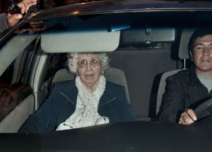 Sólo el círculo íntimo acompaña a la Presidente (foto 1)