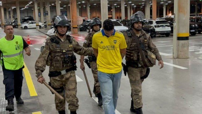 El hincha de Boca se retiró del estadio detenido por la policía local