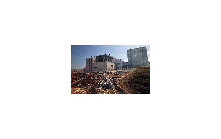 En Fukushima avanzan los trabajos de reconstrucción en el reactor seis.
