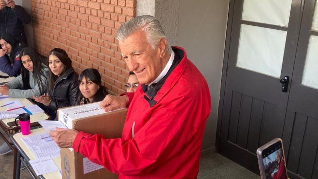 Votó Gioja Es la única provincia que elige solo gobernador y vice