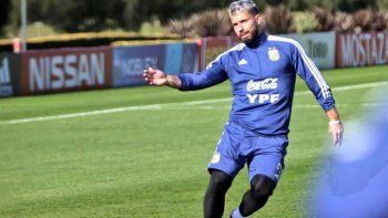 Sergio Agüero entrenó sin molestias y será titular en el partido despedida de la Selección, ante Nicaragua en San Juan.