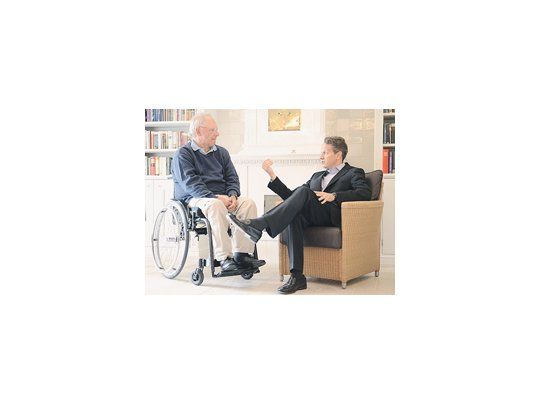 Los jefes de las finanzas de EE.UU. y de Alemania, Timothy Geithner y Wolfgang Schäuble, respectivamente, se reunieron ayer en una isla germana para coordinar frenar la crisis.