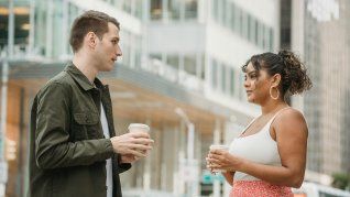 Si te olvidas del nombre de las personas ni bien las conoces, la psicología sabe algo sobre vos.