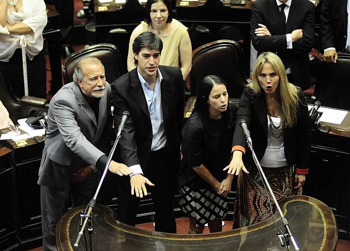 Insaurralde y Massa juraron como diputados (foto 9)