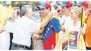 ámbito.com | ¿unidos?. Henry Ramos Allup, Henrique Capriles y Lilian Tintori, la esposa de Leopoldo López. Exponentes de alas enfrentadas del antichavismo.