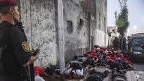 mas de 100 barras de independiente detenidos en medio de un clima espeso entre facciones