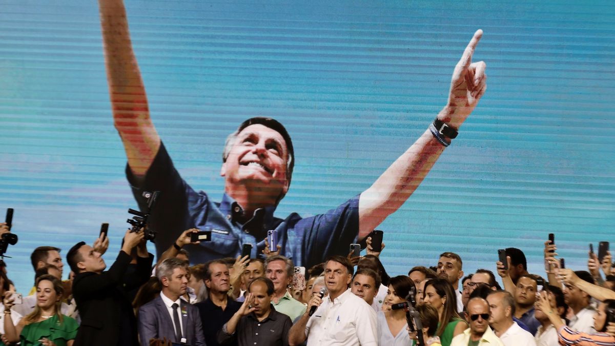 Bolsonaro uses a biblical tone for the elections and presents them as the fight of good against evil