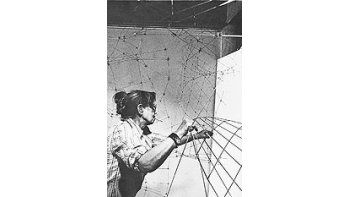 ámbito.com | Por primera vez se exhibirá en nuestro país una muestraantológica de Gego (Gertrude Godschmidt), artista alemanaque eligió como país de adopción a Venezuela, dondedesarrolló una obra única, difícil de encasillar.