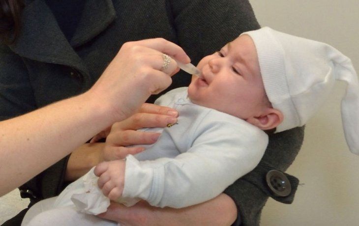 Adiós a las gotitas: la vacuna oral Sabin será reemplazada por la Salk, inyectable.
