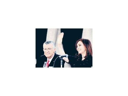 La Presidente se comunicó con tres gobernadores vía teleconferencia, acompañada por el sanjuanino José Luis Gioja.