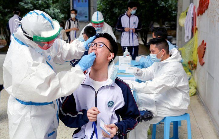 Test de coronavirus en Wuhan, China.