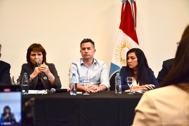Patricia Bullrich junto a los diputados cordobeses Gabriel Bornoroni (La Libertad Avanza) y Laura Rodríguez Machado (PRO).