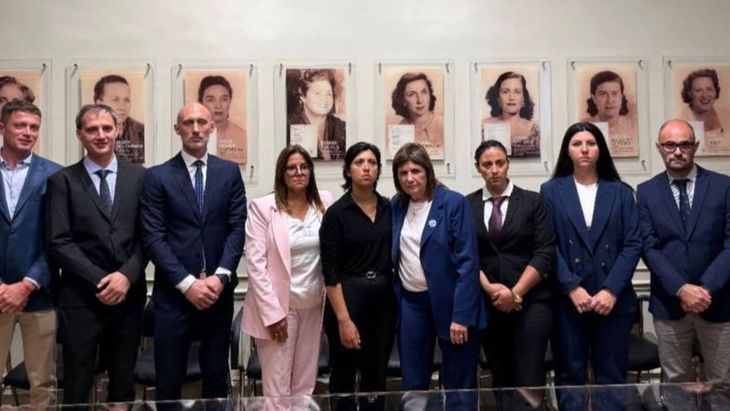 Patricia Bullrich se reunió con familiares de Jeremías Monzón. Patricia Bullrich se reunió con familiares de Jeremías Monzón.