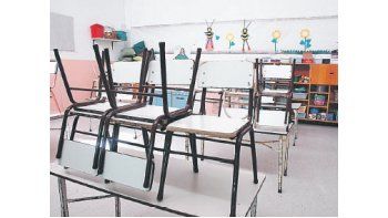 ámbito.com | En un clásico que se potencia con los años electorales, crece el número de gremios docentes que exige la reapertura de paritarias, y la amenaza de que se vacíen las aulas tras el receso preocupa a los oficialismos.