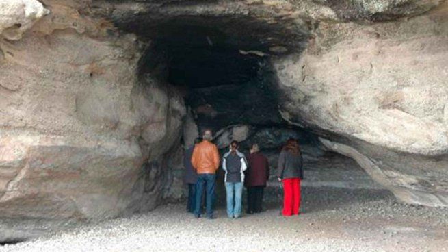 Turismo en la Patagonia con historia viva: las Cuevas de Walichu ofrecen arte rupestre ancestral y paisajes que deslumbran a cada visitante.