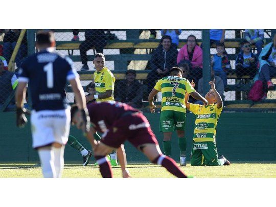 Defensa y Justicia volvió a ganar ante un Lanús que ya siente la final copera